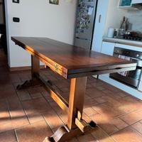 Tavolo in legno + sedie