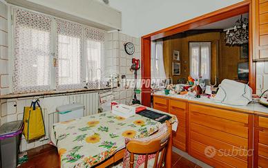 Quattro locali doppi servizi con posto auto