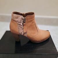 Stivaletti con tacco pitonato beige/marrone nr.36