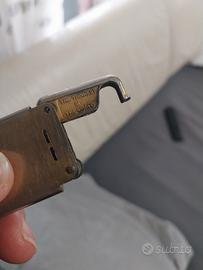 OLD VINTAGE ACCENDINO

IN METALLO DORATO, JOHN STE