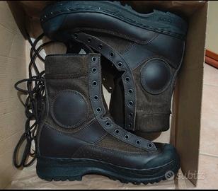 anfibi militari nuovi