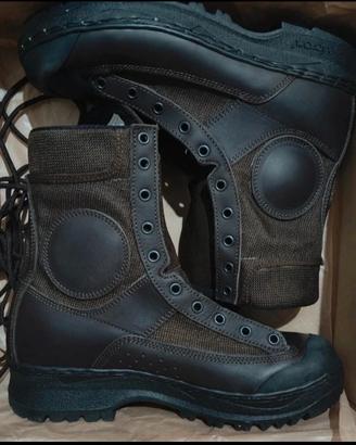 anfibi militari nuovi