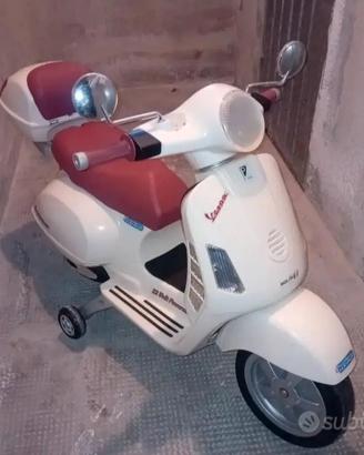 Vespa elettrica Peg Perego per bambini 12 V