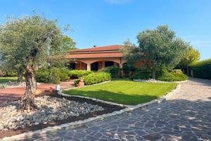 Villa o villino Valeggio sul Mincio [P 30.24-1VRG]