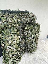 Siepe finta coprente con telo  e foglie di lauro