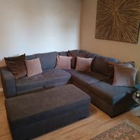 divano in stoffa grigia