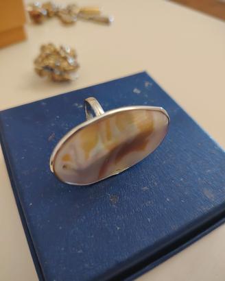 anello con grande madreperla timbro 925 