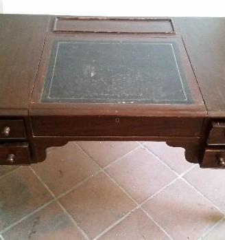 Scrivania in mogano con cassetto a ribalta