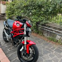 Ducati Monster 696 2012