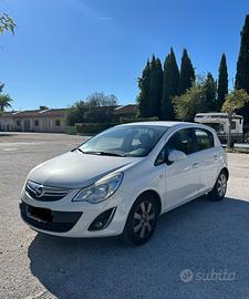 Opel Corsa GPL - adatta neopatentati