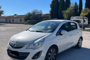 Opel Corsa GPL - adatta neopatentati
