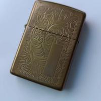 Zippo originale in ottone inciso