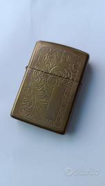Zippo originale in ottone inciso