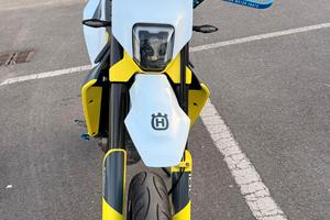 Husqvarna 701 , leggi bene 