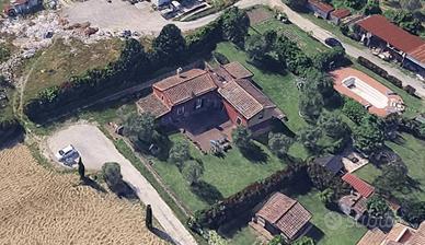 Immobile in asta di 539 m² con 5 locali a Sarzana