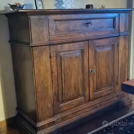 Credenza in noce stile Seicento con calatoia