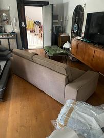 divano Kivik Ikea 3 posti colore tortora