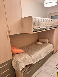 Cameretta con letto a castello