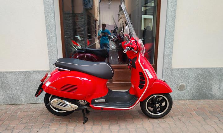 Piaggio Vespa 300 GTS hpe Super