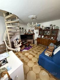 Casa indipendente di 138 m² con più di 5 locali a 