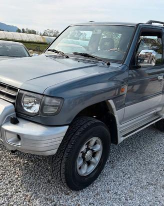 Mitsubishi pajero 2.5