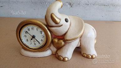 Elefante Thun con orologio