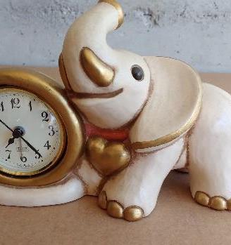 Elefante Thun con orologio