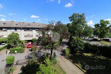 VILLA A SCHIERA A RHO