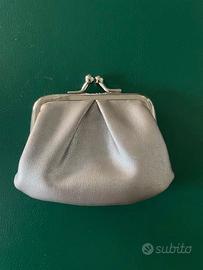 Borsellino portamonete di colore argento