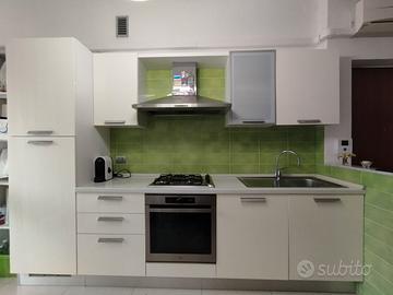 Cucina completa in buone condizioni