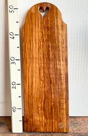 Tagliere fatto a mano in pregiato legno di ulivo