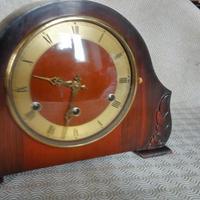 Orologio antico a pendolo westminster