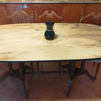 Tavolo ovale in marmo, con sedie