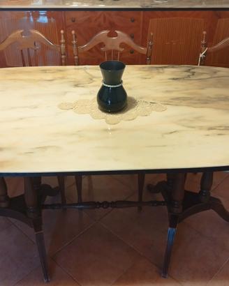 Tavolo ovale in marmo, con sedie