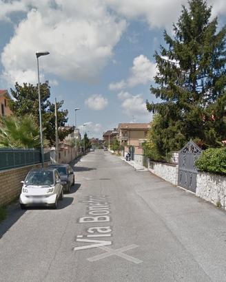 Case rosse monolocale arredato