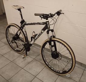 Bicicletta Mountain bike