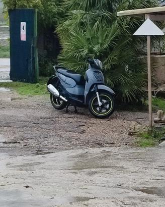 aprilia scarabeo 200