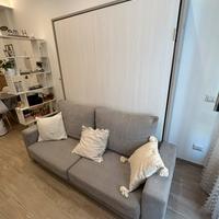 Letto matrimoniale a ribalta con divano