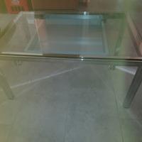 TAVOLINO IN CRISTALLO E METALLO