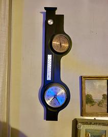 Orologio in legno con stazione meteo