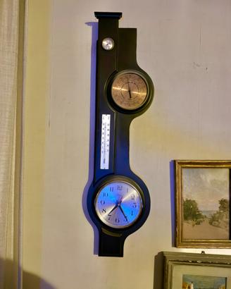 Orologio in legno con stazione meteo