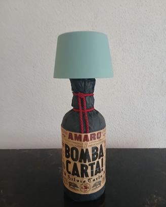 Lampada da tavola "Bomba Carta"