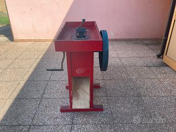 Antica macchina sgrana pannocchie
