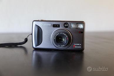 Yashica T Zoom Carl Zeiss Vario tessar T* 28-70mm