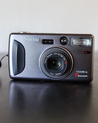 Yashica T Zoom Carl Zeiss Vario tessar T* 28-70mm