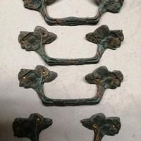 Lotto 4 maniglie antiche in bronzo