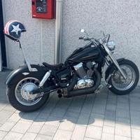 Moto Honda Shadow nera VT750