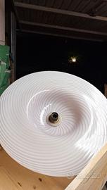 Lampadario in vetro decorato