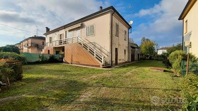 Polesella, bifamiliare con giardino