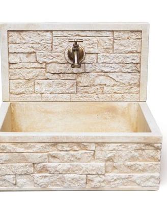 Lavello da giardino con rubinetto e scarico